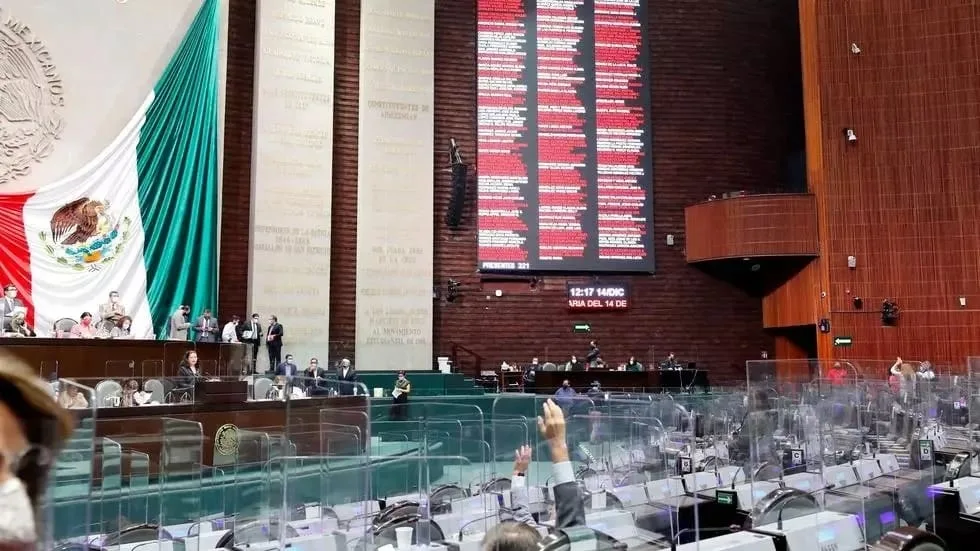 México aprueba una ley que limita las actividades de agentes extranjeros