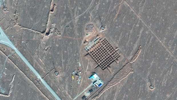 Irán reanuda la construcción en un sitio nuclear subterráneo