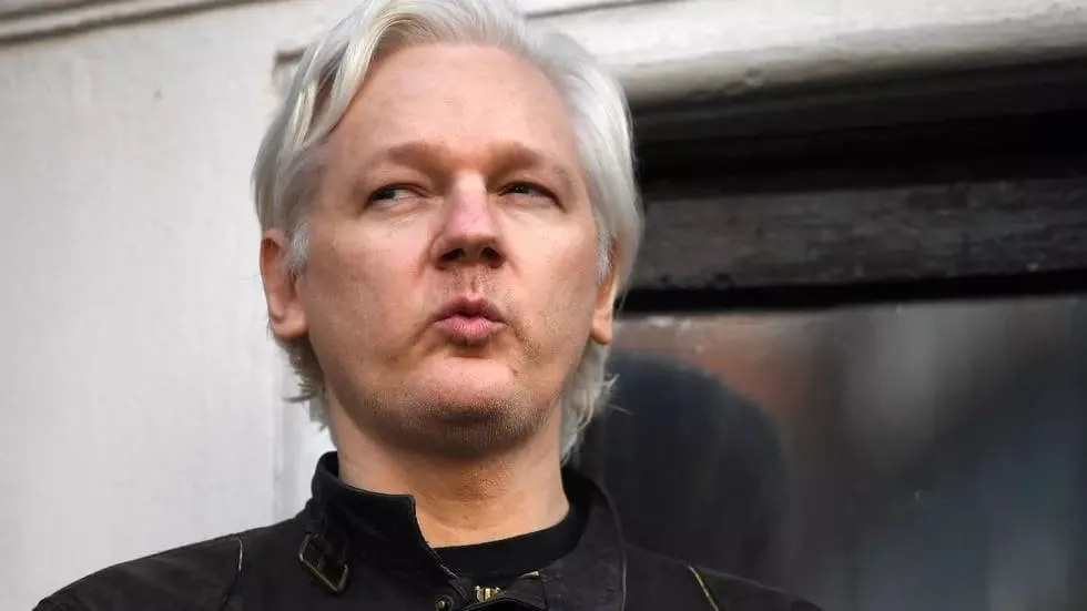 México ofrece asilo político a Julian Assange