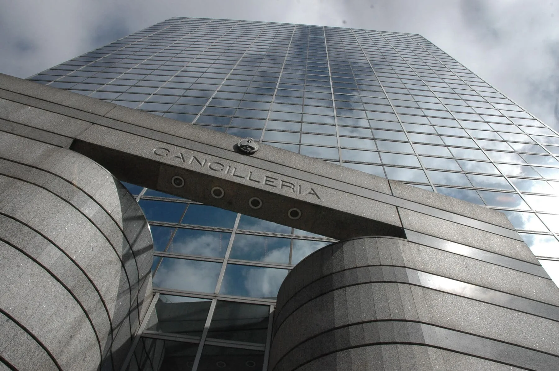 Cancillería argentina avanza en una nueva regularización de diplomáticos y adscriptos