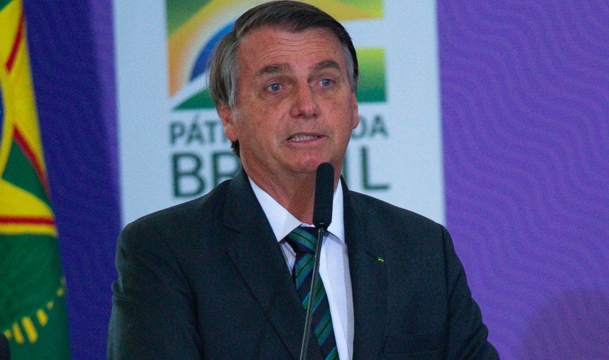 Bolsonaro critica a Argentina por legalizar el aborto y se erige como líder del movimiento pro-vida