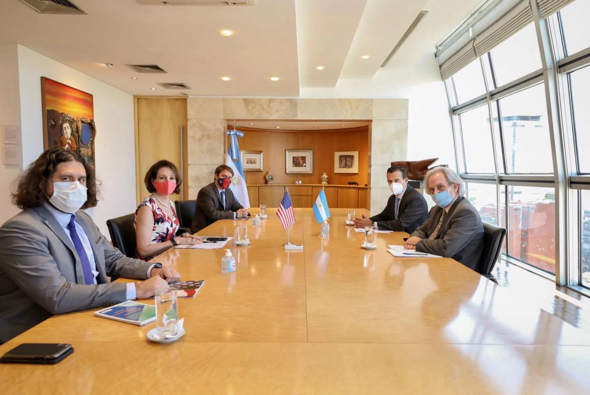 Cancillería comienza a trabajar con la Embajada de los Estados Unidos