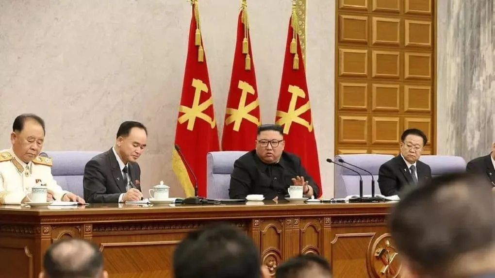 Kim Jong-un critica a su gabinete y despide a su jefe económico