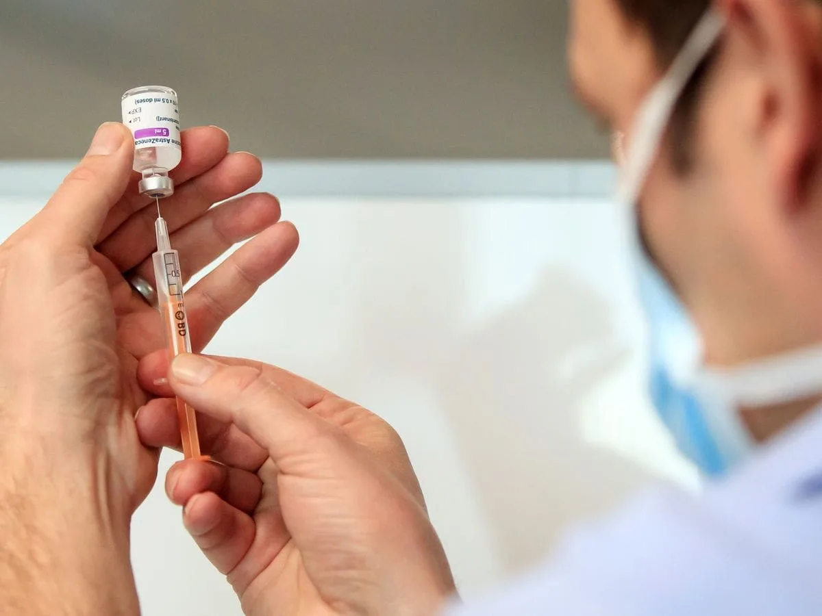 Las Malvinas reciben el primer lote de 3.000 dosis de la vacuna Oxford AstraZeneca