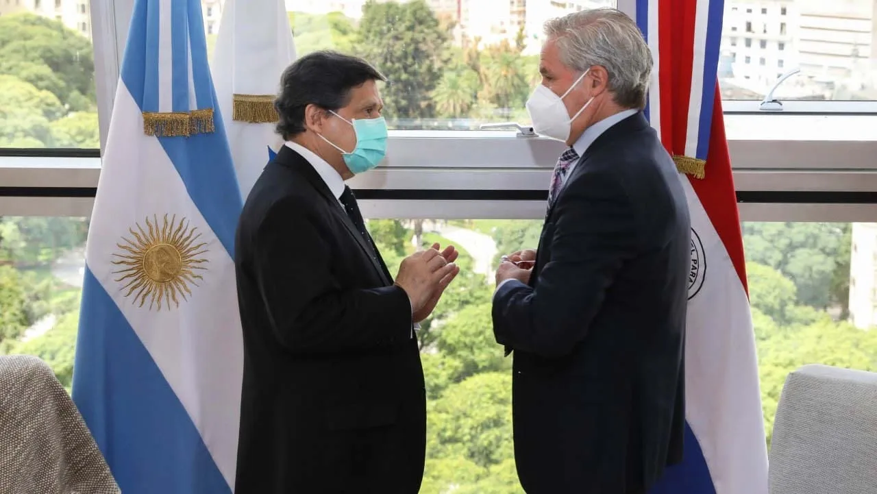 Reunión entre cancilleres para reforzar la relación con Paraguay