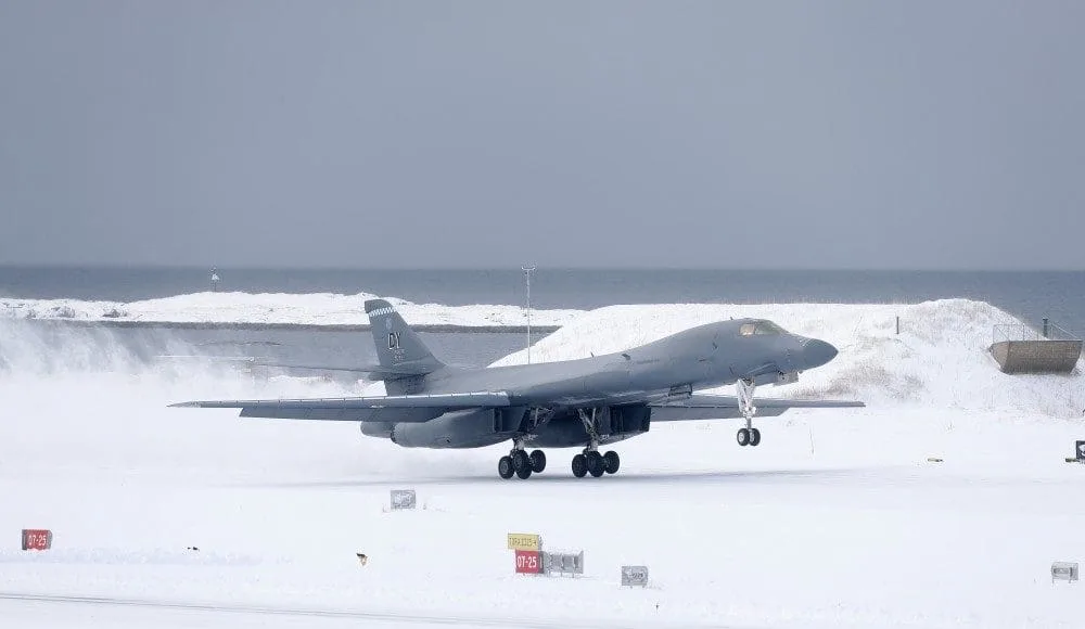 Rusia y Estados Unidos realizan ejercicios militares en el Ártico