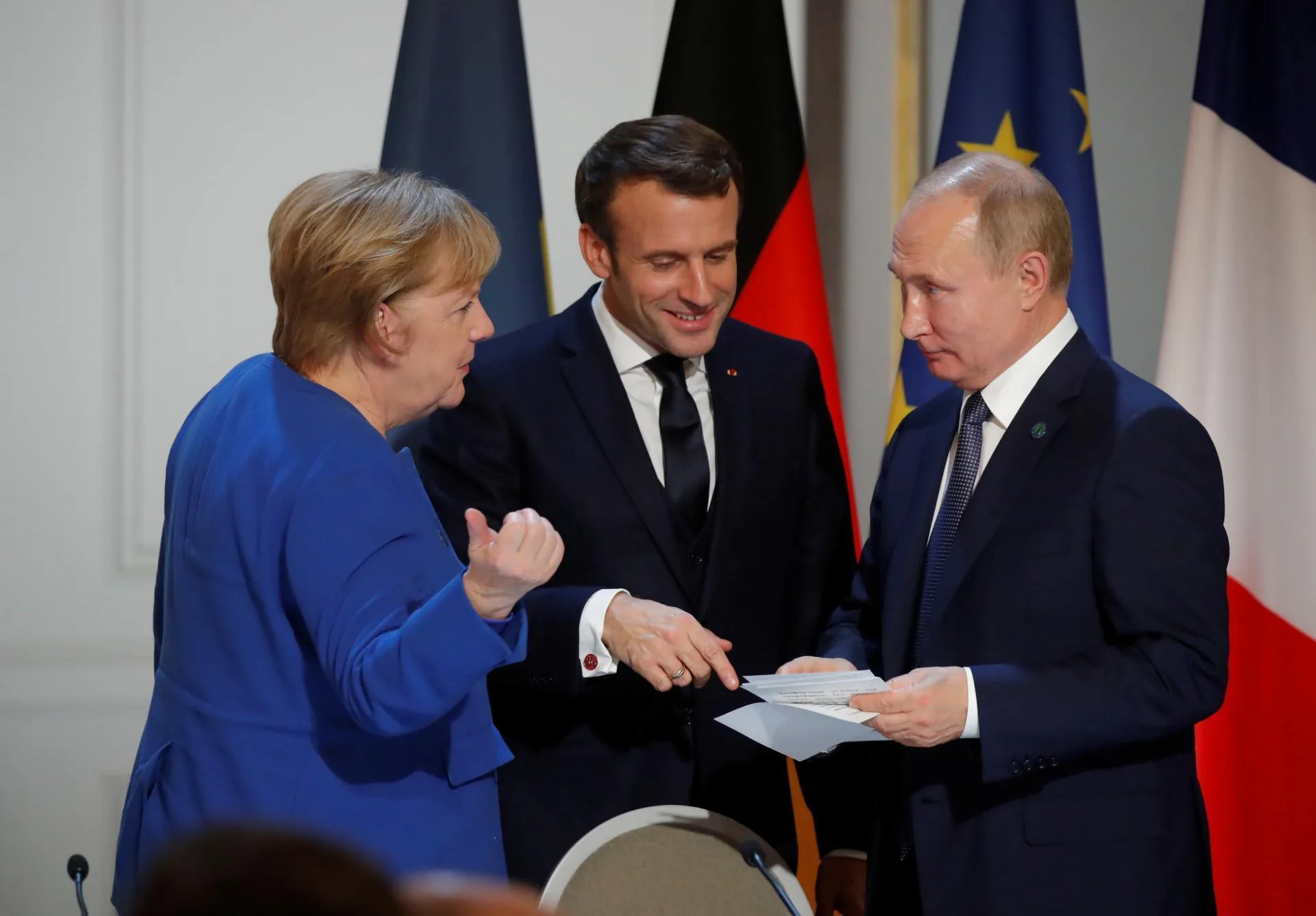 Macron y Merkel le piden a Putin que se respete “los derechos y la vida” de Navalny