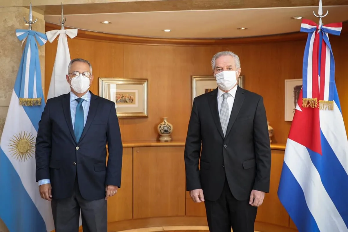 Argentina negocia con Cuba para fabricar su vacuna para el Covid-19