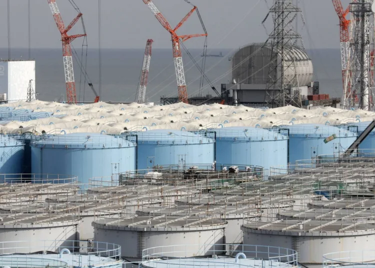 Tanques con agua de Fukushima. (EFE)
