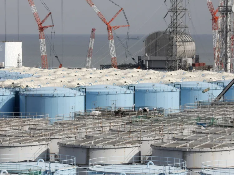 Tanques con agua de Fukushima. (EFE)