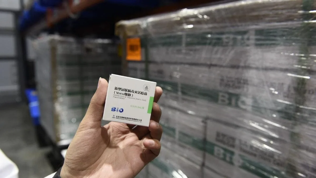 Argentina recibe más vacunas de China y se preparan los vuelos a Rusia