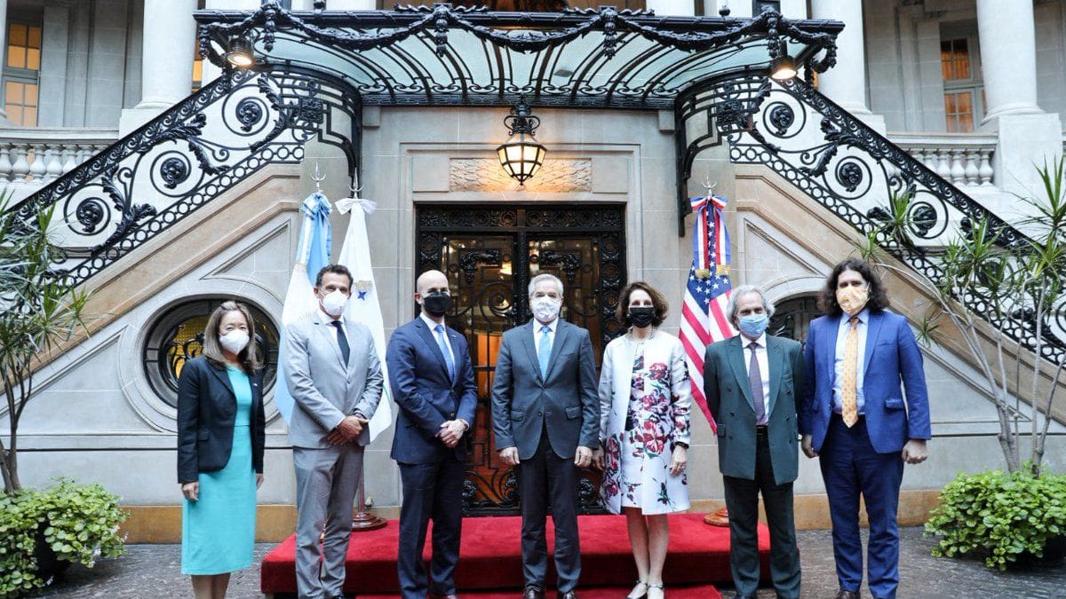 Solá recibió a la delegación estadounidense en el marco de la gira de González por Sudamérica