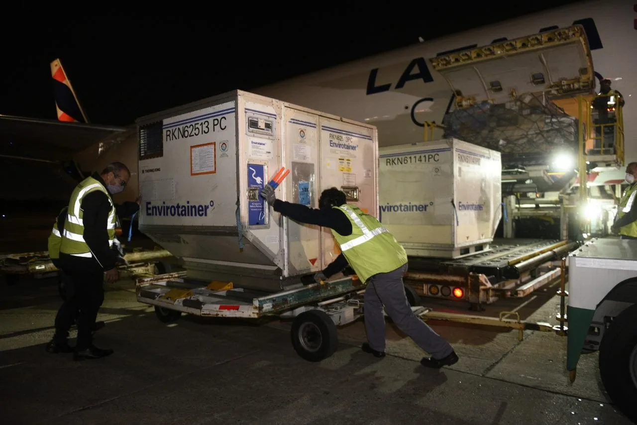 Argentina: hoy arriban más de 730 mil dosis de Astrazeneca provenientes de los Estados Unidos