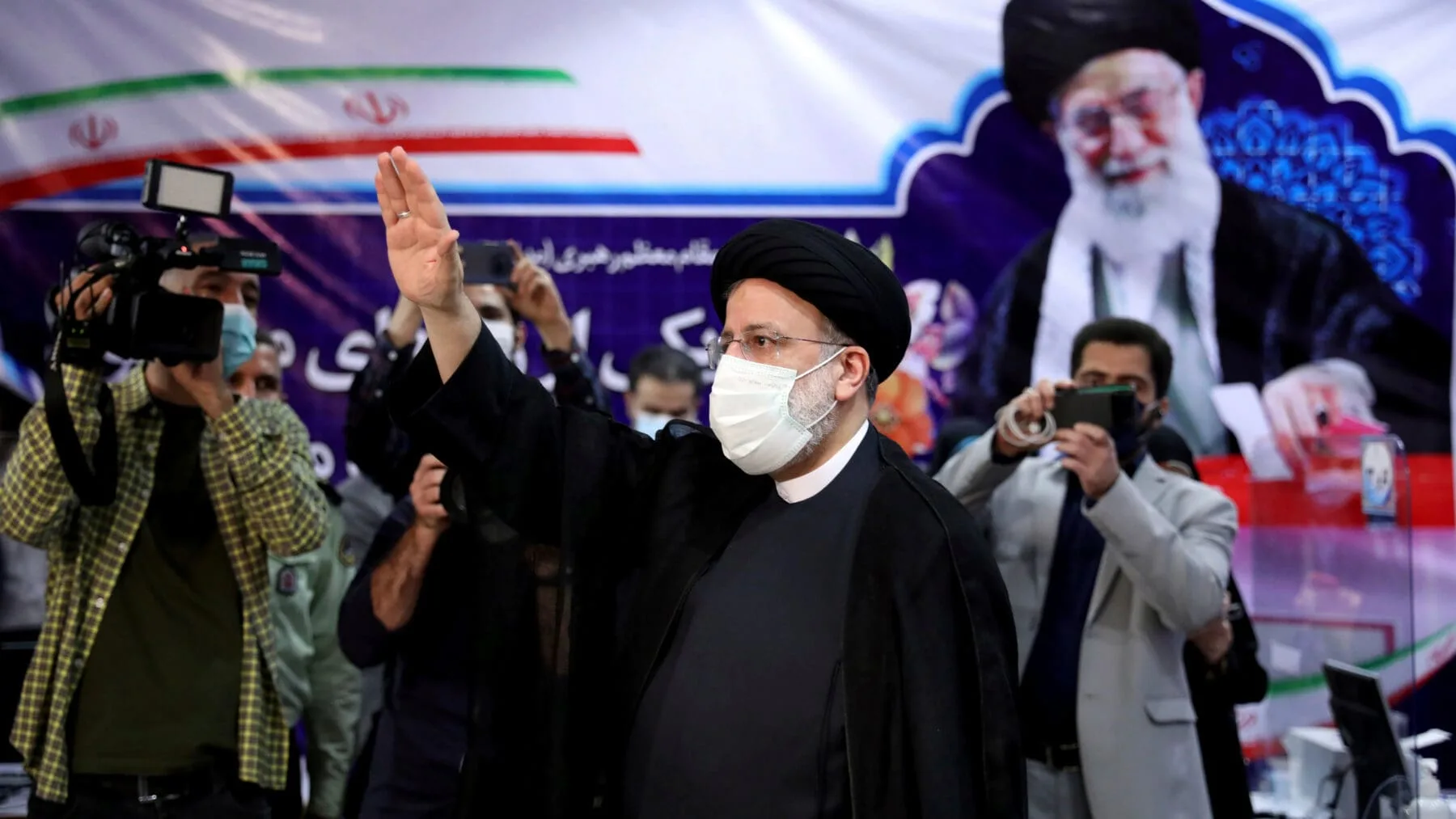 Los iraníes eligen un nuevo presidente en medio de grandes críticas