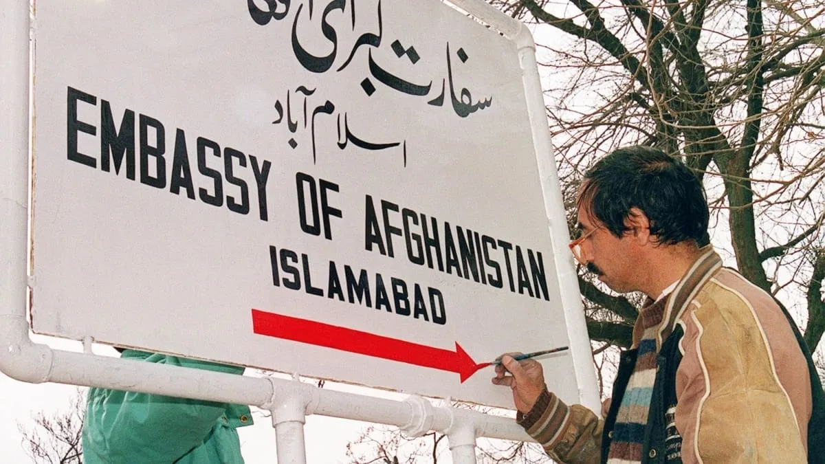 Afganistán retira al embajador y a los diplomáticos de Pakistán