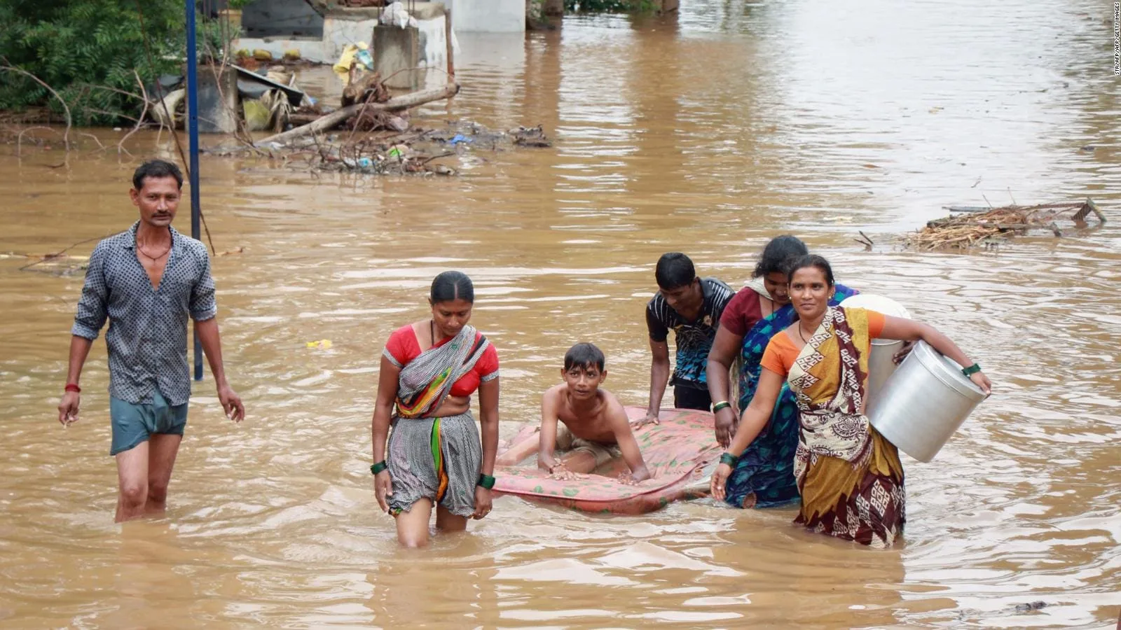 India: aumenta el número de fallecidos y desaparecidos por las fuertes lluvias e inundaciones