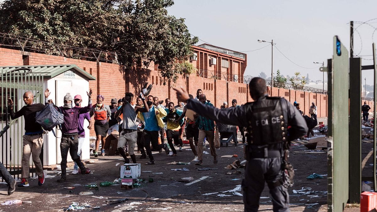 Aumentan las tensiones y se desatan mayores protestas en Sudáfrica