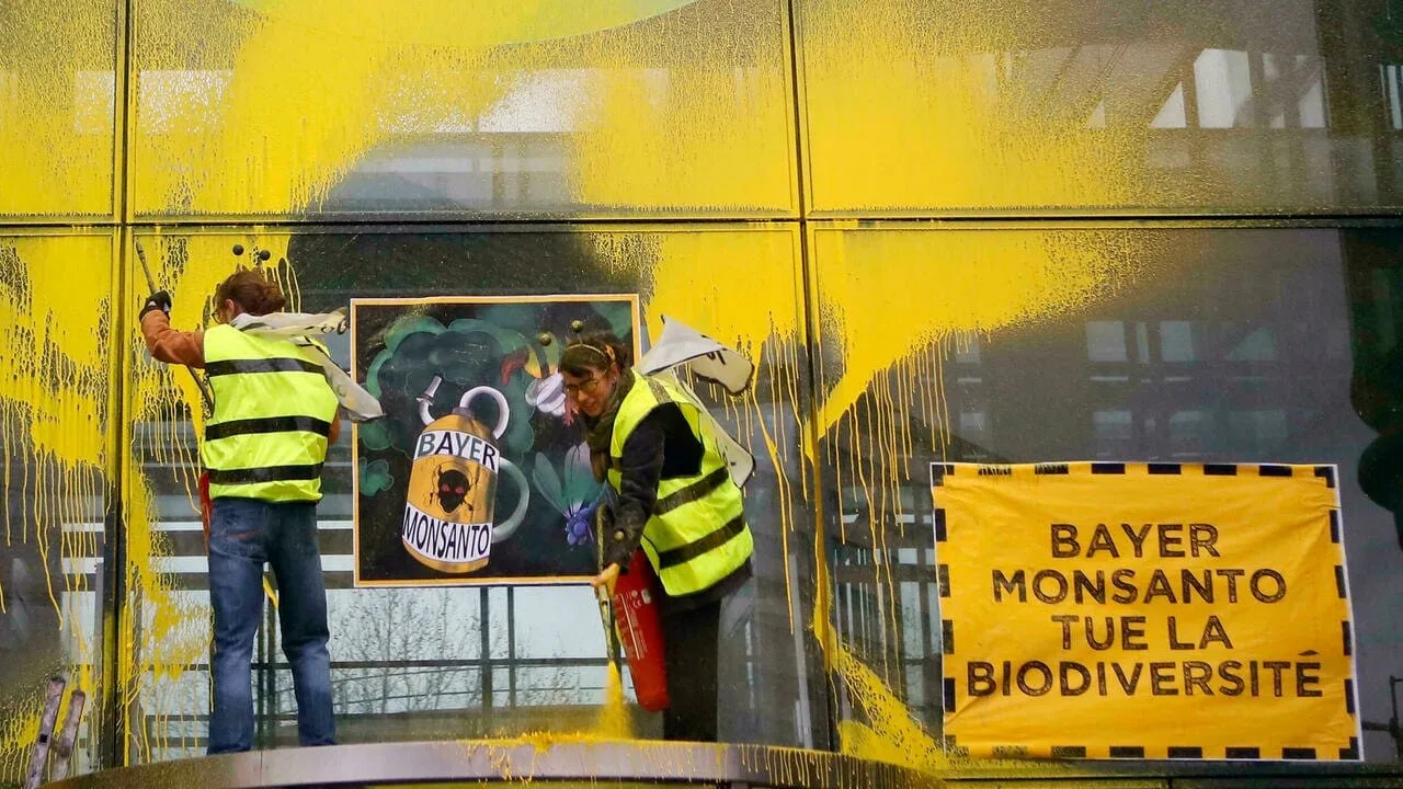 Francia multa a Monsanto por recopilar de forma ilegal datos de activistas y periodistas