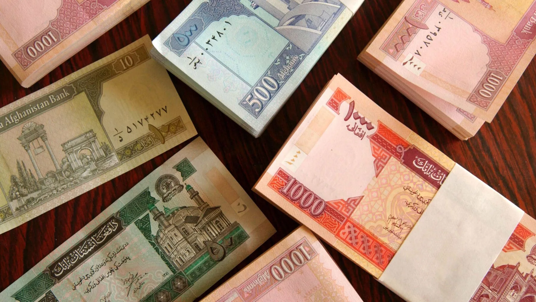 Guerra financiera: Estados Unidos y sus aliados confiscan 10.000 millones de dólares del Banco Central Afgano