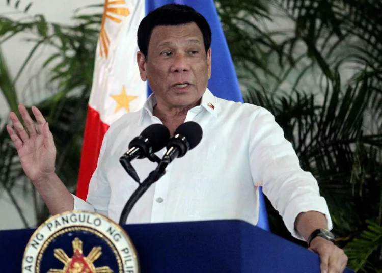 Expertos en derecho internacional señalan que operaciones indiscriminadas contra personas acusadas de narcotraficantes pueden conllevar denuncias por crímenes de lesa humanidad, como le ocurrió al expresidente filipino Rodrigo Duterte, que espera un proceso de la Corte Penal Internacional / Fuente: archivo