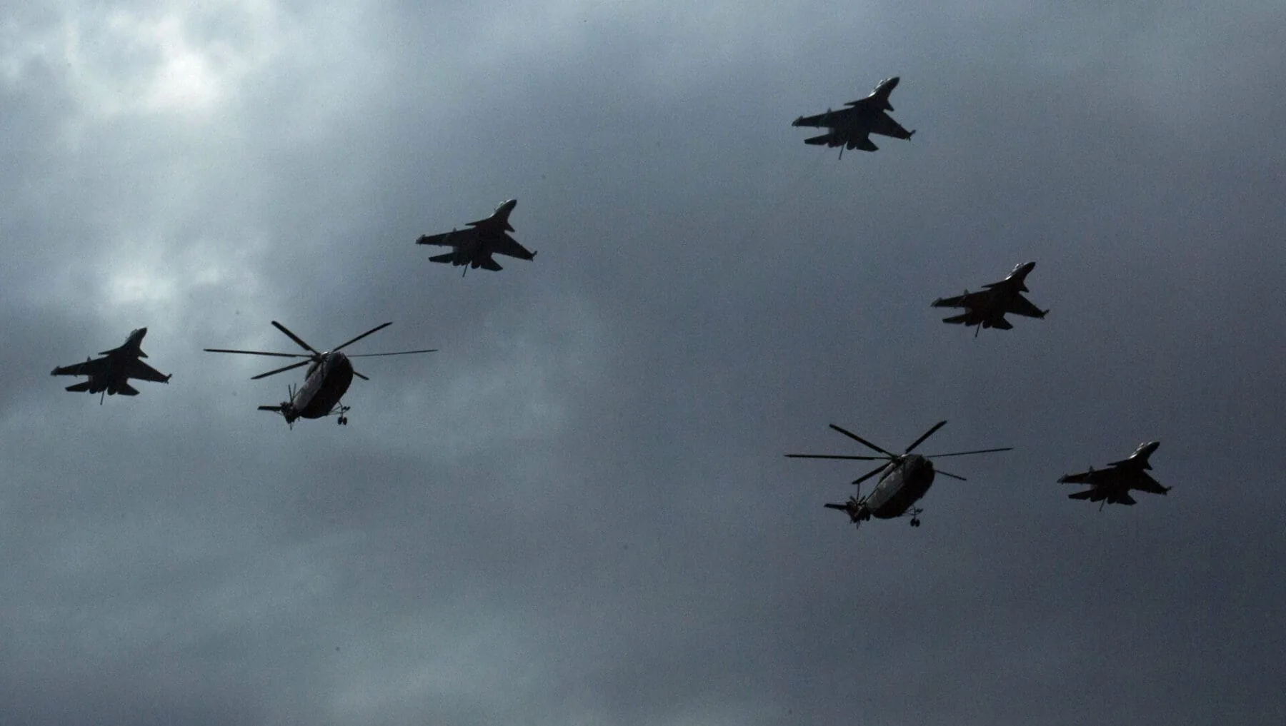 China celebra el Día Nacional con una incursión aérea masiva cerca de Taiwán