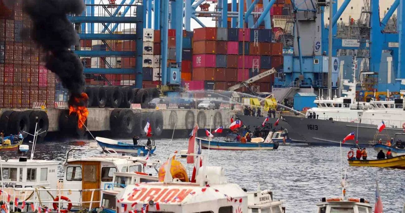 Chile: la Armada se despliega en medio de protestas de pescadores
