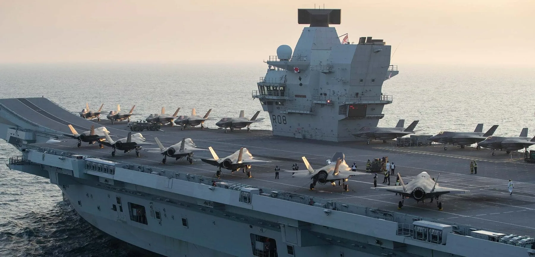 El portaaviones HMS Queen Elizabeth del Reino Unido hace escala en Asia-Pacífico por primera vez en años