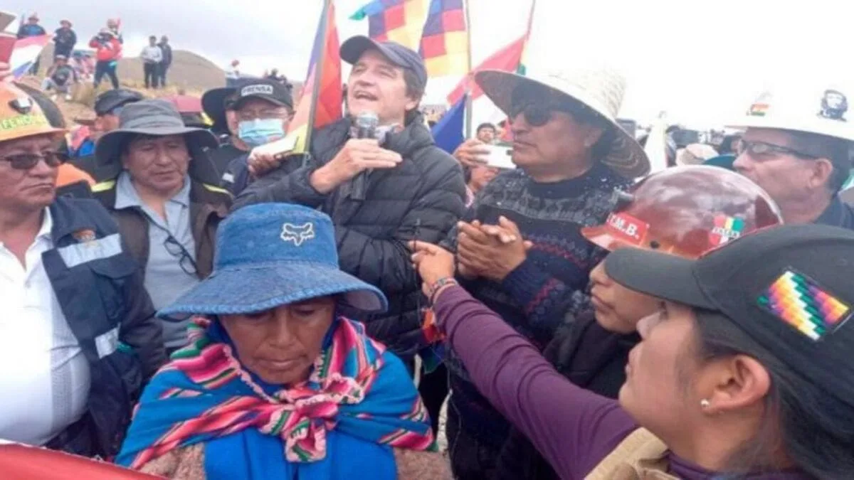 El embajador argentino en Bolivia es acusado de involucrarse en manifestaciones políticas pro-Evo en el país