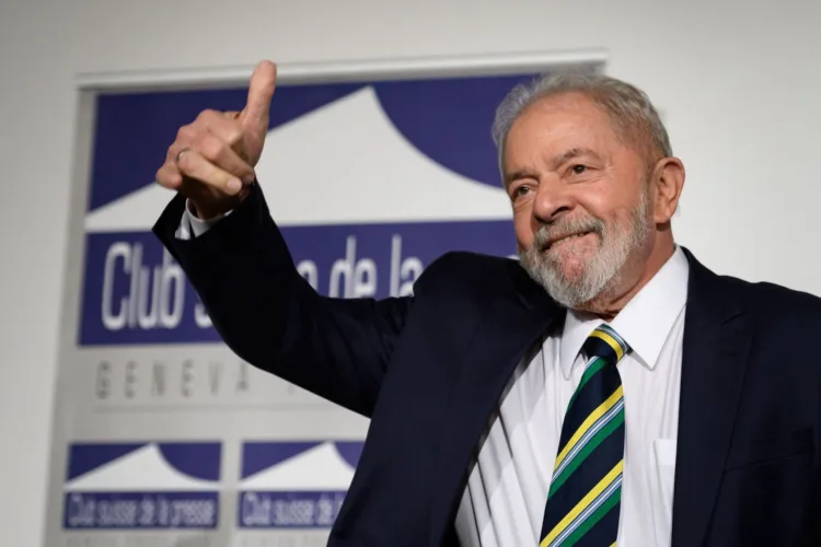 (FILES) In this file photo taken on March 06, 2020 Former Brazilian president Luiz Inacio Lula da Silva gives a thumb up during an event titled: "Dialogue about inequality with global unions and general public" at the Geneva Press Club in Geneva. - A Brazilian Supreme Court judge overturned the graft convictions against former president Luiz Inacio Lula da Silva on March 8, 2021, clearing the way for the left-wing leader to run in the 2022 presidential election. (Photo by Fabrice COFFRINI / AFP)
