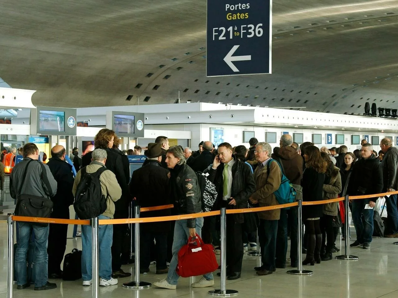 Francia prohíbe el ingreso de turistas del Reino Unido