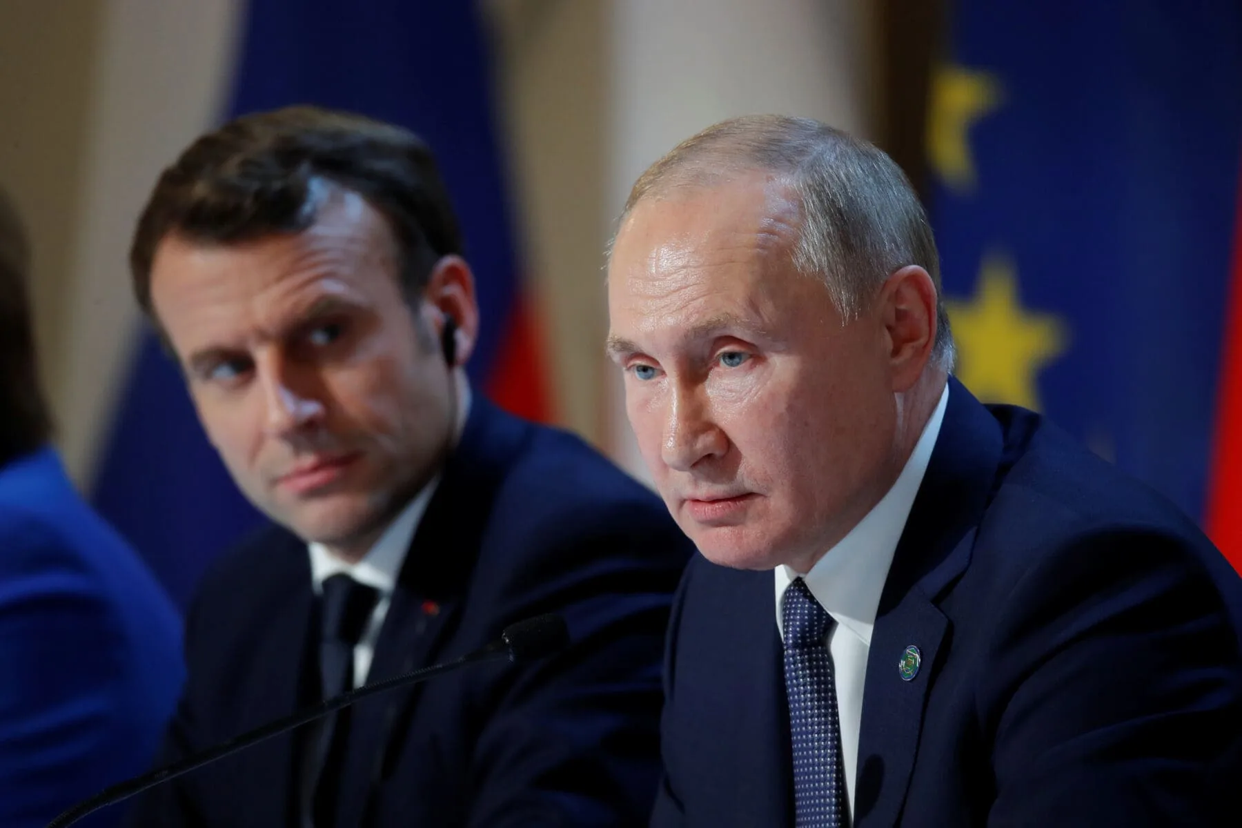 Macron viaja a Rusia y promete reducir las tensiones