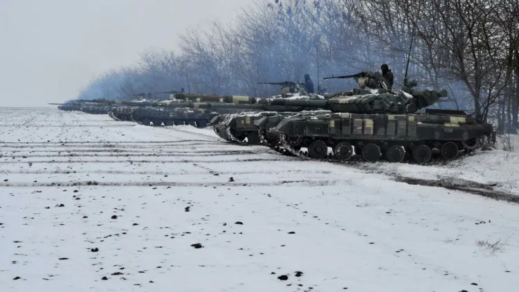 This handout picture taken and released by press-service of General Staff of the Armed Forces of Ukraine on February 8, 2022 shows tanks of the Ukrainian Military forces taking part in a drill in Dnipropetrovsk region. (Photo by Press service of General Staff of the Armed Forces of Ukraine / AFP) / RESTRICTED TO EDITORIAL USE - MANDATORY CREDIT "AFP PHOTO /  Press service of General Staff of the Armed Forces of Ukraine - NO MARKETING NO ADVERTISING CAMPAIGNS - DISTRIBUTED AS A SERVICE TO CLIENTS