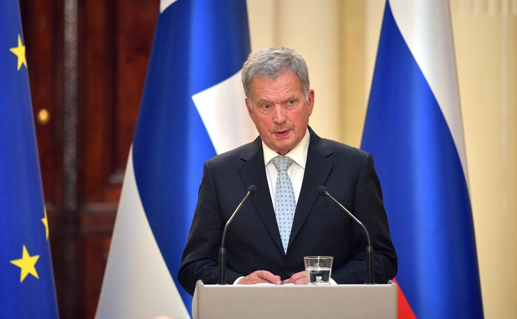 Finlandia medita el ingreso a la OTAN