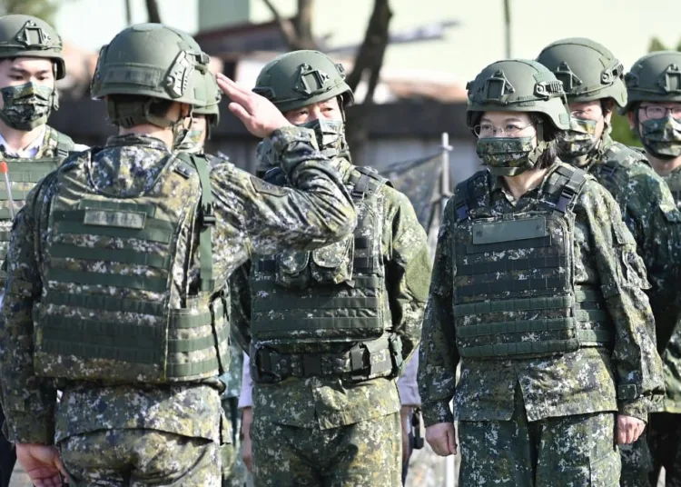 Taiwan President Tsai Ing-wen (R) receives a salute while inspecting reservists training at a military base in Taoyuan on March 12, 2022. (Photo by Sam Yeh / AFP)