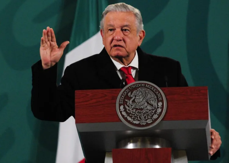 CIUDAD DE MÉXICO, 20DICIEMBRE2021.- Andrés Manuel López Obrador, presidente de México, encabezó la conferencia mañanera de este lunes donde junto a su gabinete de seguridad, integrado por Rosa Icela Rodríguez, titular de la Secretaría de Seguridad y Protección Ciudadana (SSPC), Luis Cresencio Sandoval, titular de la Defensa, Rafael Ojeda, secretario de Marina, Luis Bucio, comandante de la Guardia Nacional y Ricardo Sheffield, titular de la PROFECO, presentaron el informe de seguridad durante los tres años de gobierno del mandatario mexicano. Posteriormente se entregará el Águila Azteca al canciller de Francia. FOTO: DANIEL AUGUSTO /CUARTOSCURO.COM