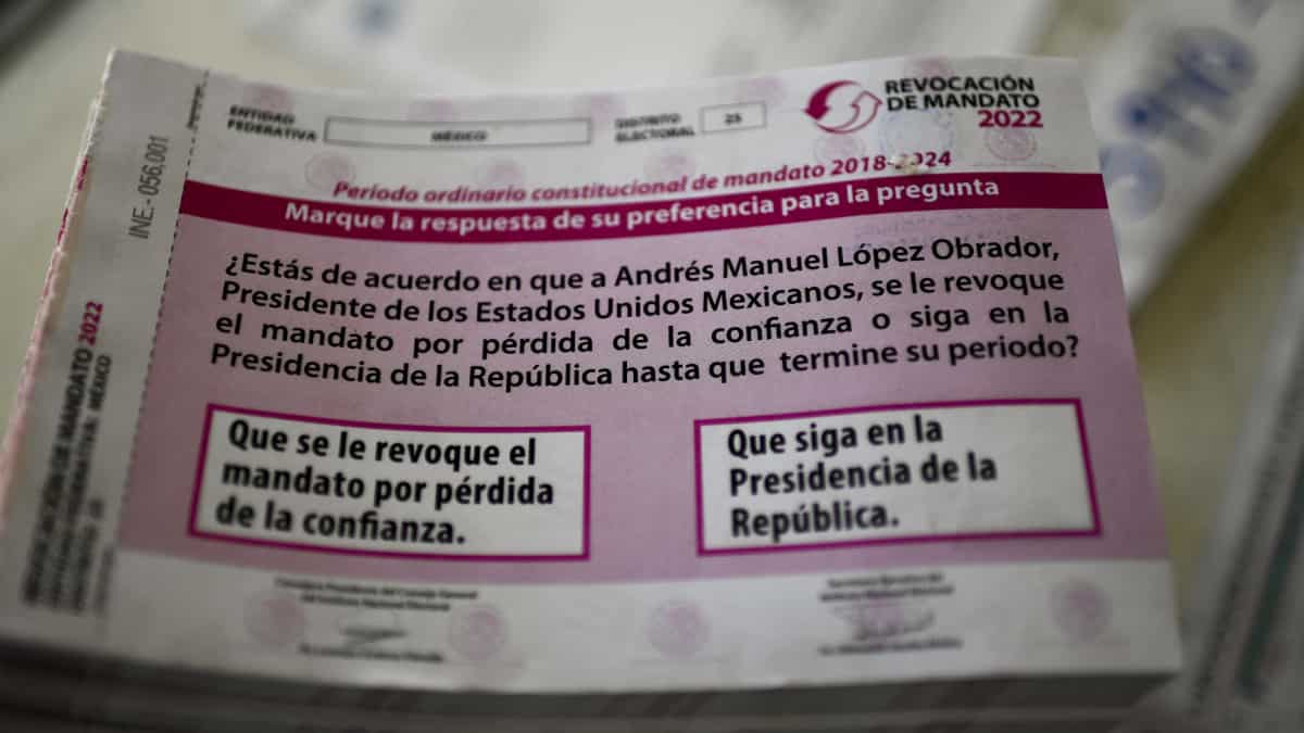López Obrador triunfa en un referendo revocatorio con una baja participación