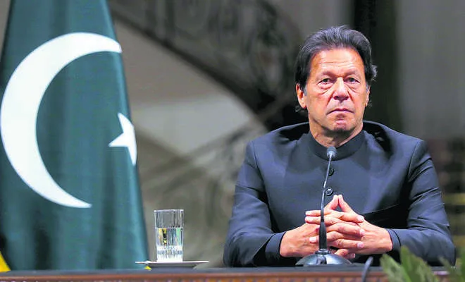 Imran Khan destituido como Primer Ministro de Pakistán