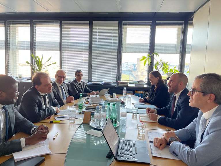 Pago de la deuda al Club de París postergada hasta 2024