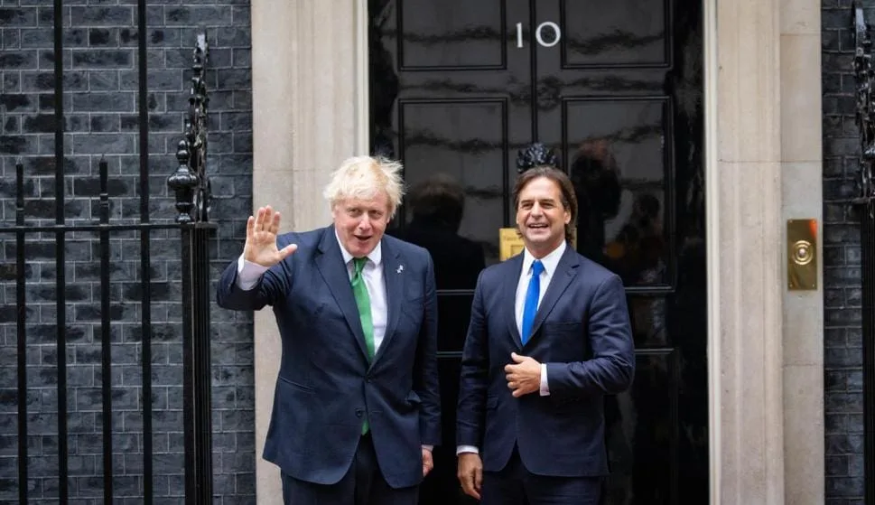 Embajadora británica en Uruguay aseguran que Lacalle Pou y Johnson abordarán la cuestión Malvinas