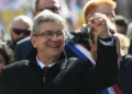 "La France Insoumise" (LFI) party presidential candidate Jean-Luc Melenchon (C) gestures as he attends his traditional presidential march in Paris, on March 20, 2022. - With three weeks to go before the presidential election, Jean-Luc Melenchon hopes to gather tens of thousands of people in Paris on March 20, 2022 in support of a "VIth Republic", on the same day as the commemorations in Toulouse of the attacks perpetrated by Mohamed Merah. (Photo by Christophe ARCHAMBAULT / AFP)