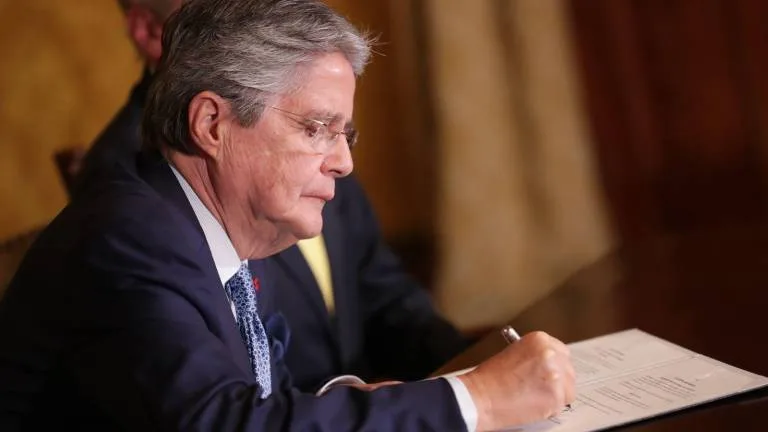 Crisis en Ecuador: suspensión de producción de petróleo por 48 horas