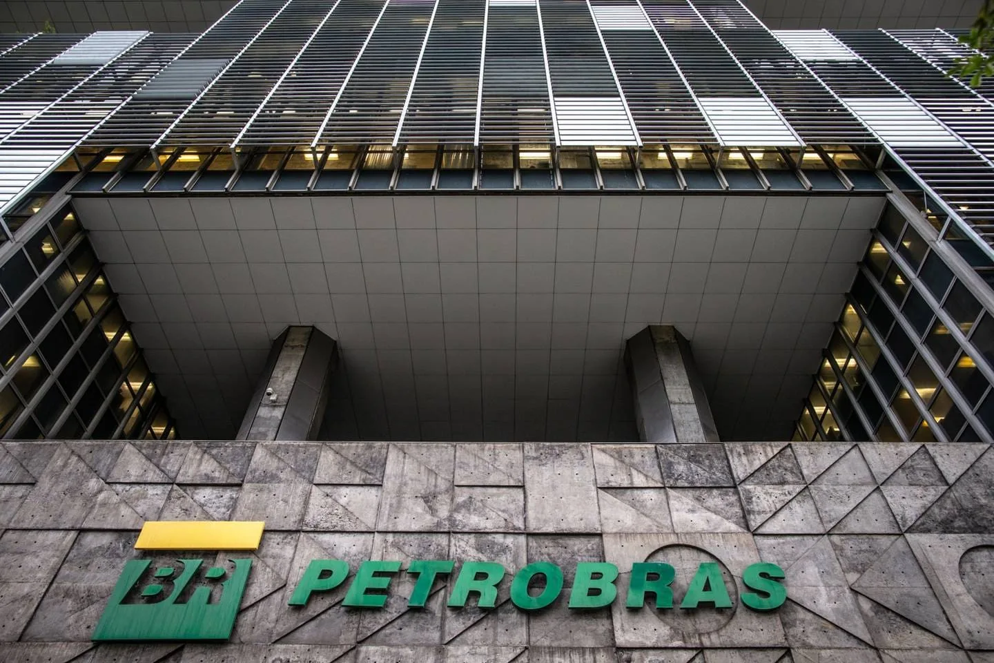 Brasil: Director General de Petrobras renuncia en medio de la crisis sobre los precios de la gasolina