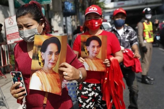 Revocada la prisión domiciliaria para Aung San Suu Kyi: irá a la cárcel