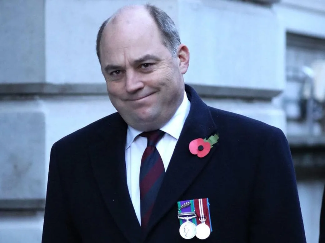 Sorpresa en Reino Unido: favorito para suceder a Johnson se baja de la carrera