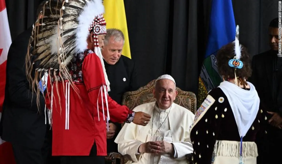 El Papa Francisco visita Canadá y pide perdón por las atrocidades cometidas contra niños nativos en el pasado