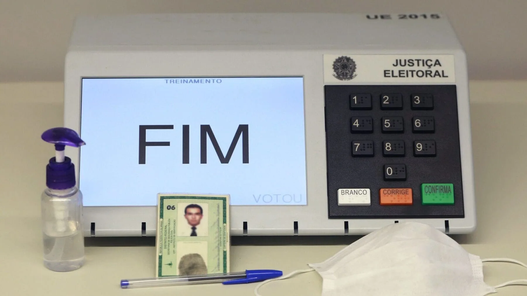 Bolsonaro cuestiona nuevamente el sistema de voto electrónico y pone en duda su seguridad