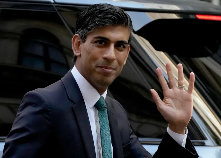 Britain's Chancellor of the Exchequer Rishi Sunak arrives at 10 Downing Street, in London, Wednesday, Sept. 8, 2021. (AP Photo/Matt Dunham)