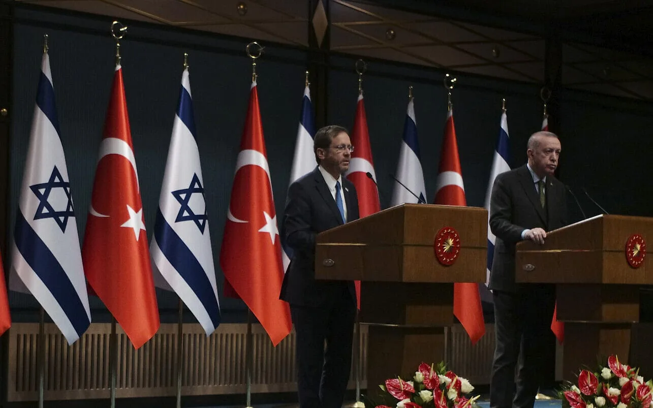 Israel y Turquía restablecen sus vínculos diplomáticos