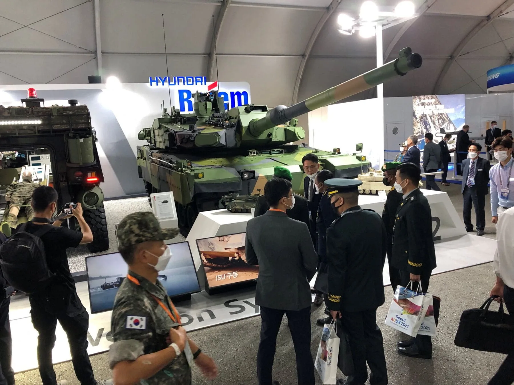 Uruguay se posiciona como posible cliente de equipamiento militar a Corea del Sur