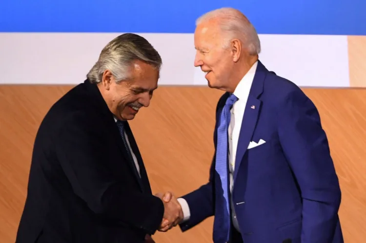 President of Argentina Alberto Fernandez (L) shakes hands with US President Joe Biden after speaking during a plenary session of the 9th Summit of the Americas in Los Angeles, California, June 9, 2022. (Photo by Patrick T. FALLON / AFP)